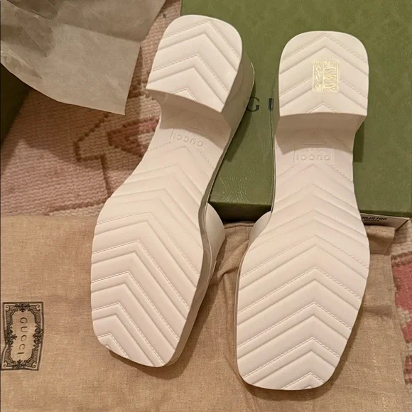 Gucci Cream Women's Slide Sandals - Picture 3 of 5